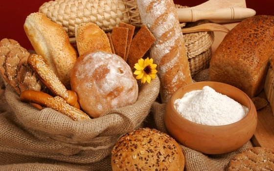 Tricalcium phosphate Natural Food Emulsifiers Bread Improver Semi - Fluid Shape